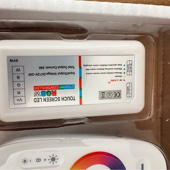 Aspect LED Touch Wireless RGG + White Controller AL CTLR Touch RHBW - Picture 5 of 8